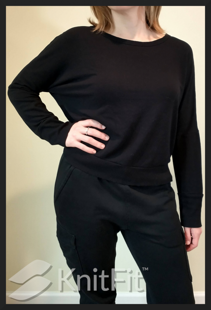 No: baggy clothes, unbalanced posture, loose hair